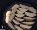 Foto langkah ke 2 dari resep Ayam dan kentang crispy manis ala air fryer.