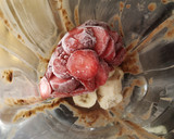 Foto del paso 3 de la receta: Helado de plátano, fresa y choco sin azúcar!