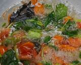 Foto langkah ke 4 dari resep Sayur Bening Bayam Wortel.