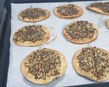 صورة لخطوة 4 من وصفة كراكرز الزعتر