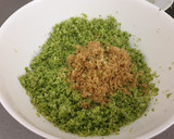 Foto del paso 1 de la receta: Pizza con base de brócoli y nueces con verduras y salmón ahumado