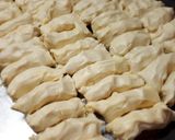 Foto del paso 9 de la receta: Medialunas de grasa y facturas