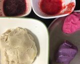 A picture of step 4 of Strawberry and blueberry Modak.