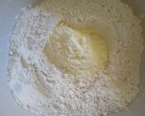Foto del paso 1 de la receta: Medialunas de manteca