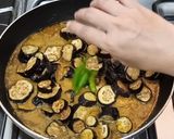A picture of step 8 of Fried Aloo Baingan.