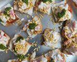 मेयोनेज़ ब्रेड पिज़्ज़ा (Mayonnaise bread pizza recipe in Hindi) रेसिपी चरण 2 फोटो