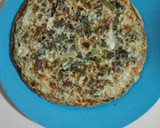 Foto del paso 3 de la receta: Tortilla de kale con espárragos, ajetes y queso de cabra