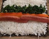 Foto langkah ke 3 dari resep Sushi / Gimbap simpel untuk bekal anak.