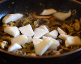 Foto del paso 3 de la receta: Risotto de peras con champiñones