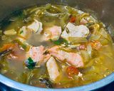 Hình bước làm 3 của món Canh Cá Hồi Cải Chua