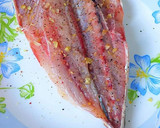 Foto del paso 1 de la receta: Cola de jurel blanco de roca con salteado de chimichurri