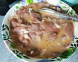 รูปขั้นตอนการทำที่ 1 ของ ราดหน้าหมูหมักยอดคะน้า