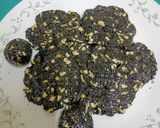 A picture of step 6 of Black Sesame Seeds & Cashews Chikki Roundels.