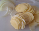 Foto del paso 1 de la receta: Revuelto de patatas y salmón