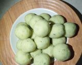 Foto langkah ke 4 dari resep Bola ubi isi coklat lumer.