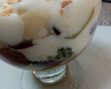 Foto del paso 1 de la receta: Fruta del tiempo maceradas en zumo de naranja con yogurt