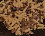 Foto del paso 5 de la receta: Macarrones con setas y queso feta🍄‍🟫🧀