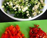 Foto del paso 3 de la receta: Calabacitas rellenas de quinoa a la marinara y salsa de cilantro