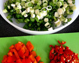 Foto del paso 3 de la receta: Calabacitas rellenas de quinoa a la marinara y salsa de cilantro