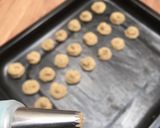 Foto langkah ke 5 dari resep Kue kering sagu keju.