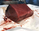 Foto del paso 1 de la receta: Dados de atún rojo marinados