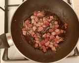 Foto del passaggio 2 della ricetta Canederli di spinaci su vellutata di zucca ed erba cipollina
