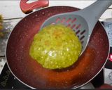 A picture of step 6 of Methi Puri.