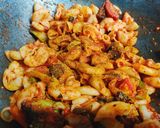 A picture of step 4 of Macaroni Masala.