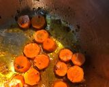 A picture of step 2 of Tomato carrots soup.