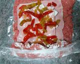 Foto del paso 8 de la receta: Rollo de carne picada relleno de jamón y queso