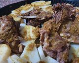 صورة لخطوة 1 من وصفة بطاطا كوشة ولحم محمر ❣️