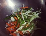 चीज़ी चाउमीन (cheesy chowmein recipe in Hindi) रेसिपी चरण 4 फोटो