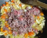 Foto langkah ke 3 dari resep Tumis kacang panjang daging giling.