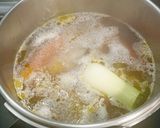 Foto del paso 1 de la receta: Caldo casero de pollo y jamón