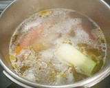 Foto del paso 1 de la receta: Caldo casero de pollo y jamón