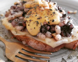 Foto del paso 8 de la receta: Torrada de fessolets, butifarra, morcilla y manzana