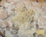 Hình bước làm 8 của món Mỳ Spaghetti Kem Nấm Gà Bao Ngon Cực Dễ