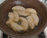 Foto langkah ke 2 dari resep 63. Sambal Ayam Suwir dengan Daun Jeruk.