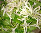 Foto langkah ke 3 dari resep Tumis kangkung tauge bakso.