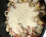 Foto del paso 5 de la receta: Arroz con cuerpos de centollo o cangrejo, cigalas, almejas y calamar