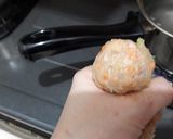 Foto langkah ke 2 dari resep Sop Bakso Udang.