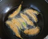 A picture of step 2 of Marchi Bhajiya.
