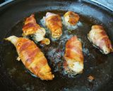 Bacon-be tekert csirkemell holland mártásal és zöldségekkel recept fázis 1 fotója