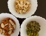 ડ્રાયફ્રુટ ચીક્કી (Dryfruit Chikki Recipe In Gujarati) રેસીપી સ્ટેપ1ફોટો