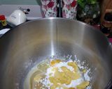 Foto langkah ke 1 dari resep Mille Crepes Red Valvet.