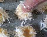 Foto langkah ke 5 dari resep Strawberry cheese Thumbrint cookies.