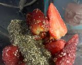 Foto del paso 2 de la receta: Leche de frutilla con chía