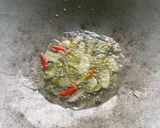 Gambar langkah 1 resipi Tumis Kicap Bayam Taugeh.