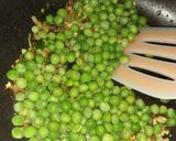 Foto langkah ke 2 dari resep Cream Soup Peas (Sup Krim Kacang Polong).