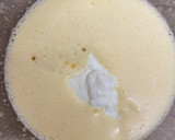 Foto del paso 2 de la receta: Bizcocho de yogur y naranja con chispas de chocolate en freidora de aire